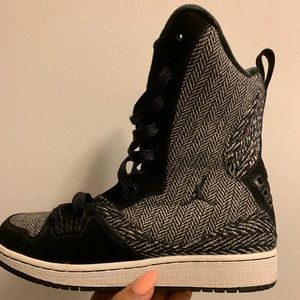 Sneaker boots